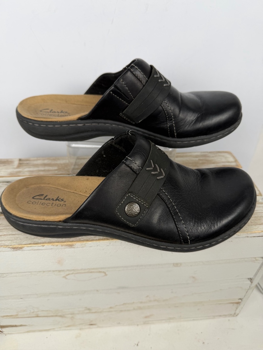 Clarks Laurieann Ella slip-on clogs in black leather womenโs size 9M